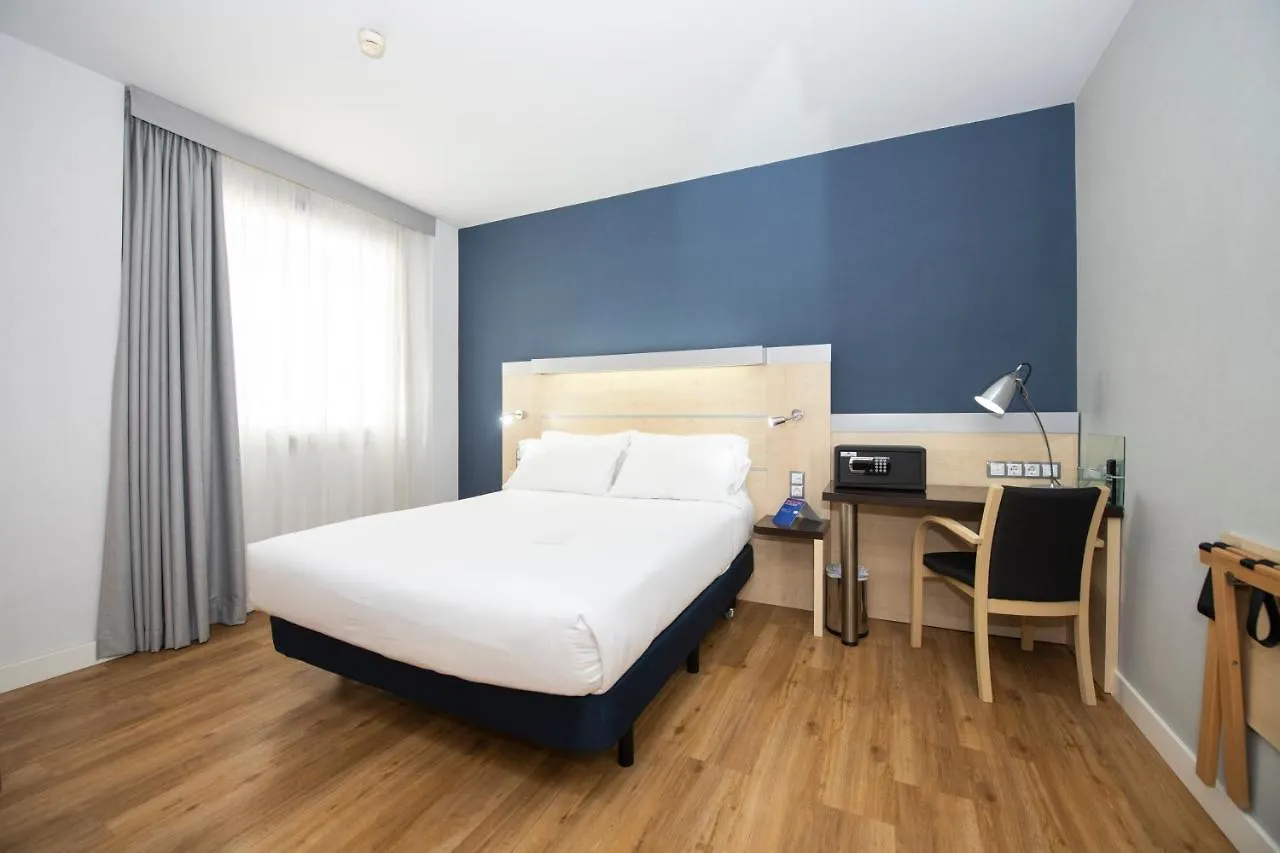 Holiday Inn Express Barcelona City 22@ By Ihg ספרד