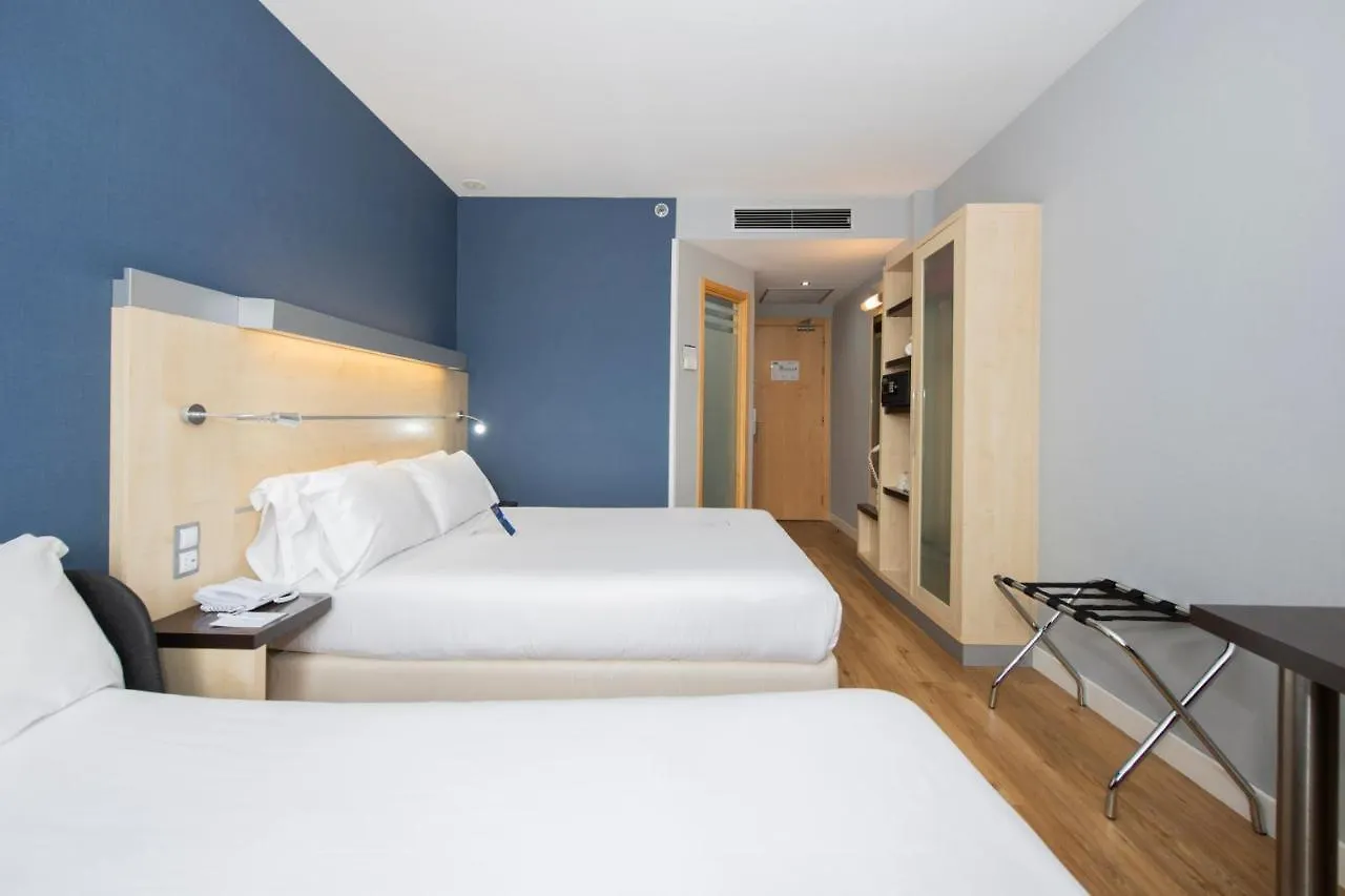 Holiday Inn Express Barcelona City 22@ By Ihg 3*,