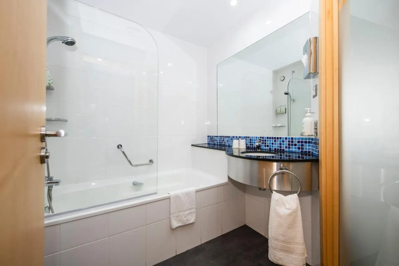 *** מלון Holiday Inn Express Barcelona City 22@ By Ihg ספרד