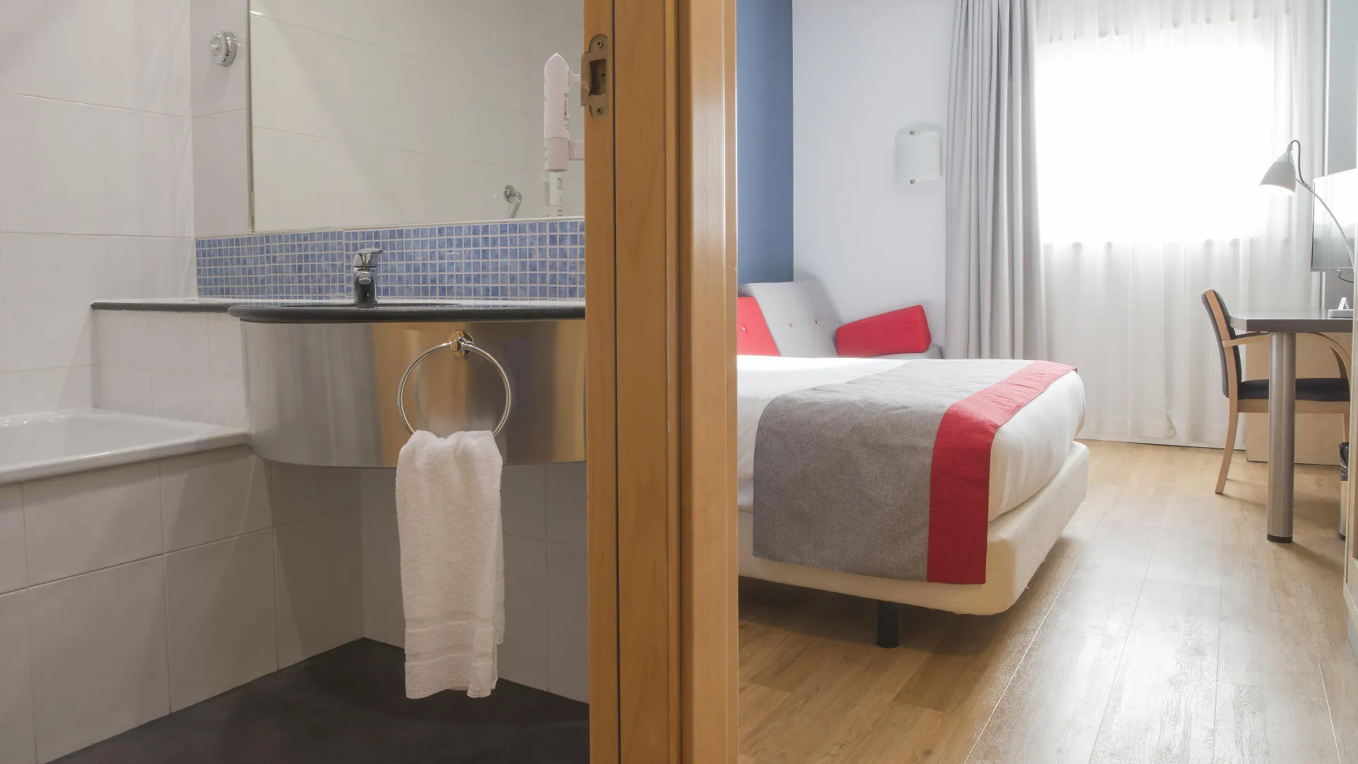 מלון Holiday Inn Express Barcelona City 22@ By Ihg