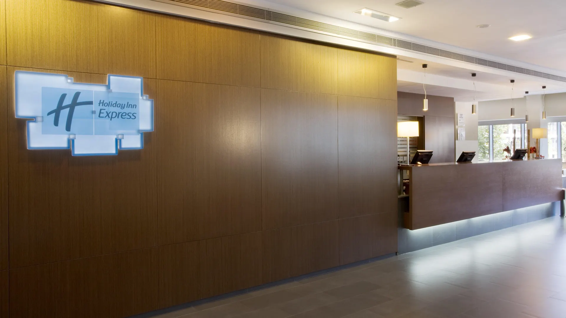 Holiday Inn Express Barcelona City 22@ By Ihg 3*,