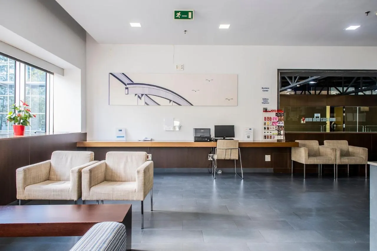 Holiday Inn Express Barcelona City 22@ By Ihg מלון
