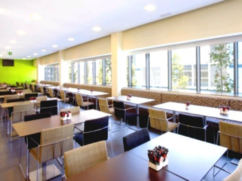 Holiday Inn Express Barcelona City 22@ By Ihg מלון