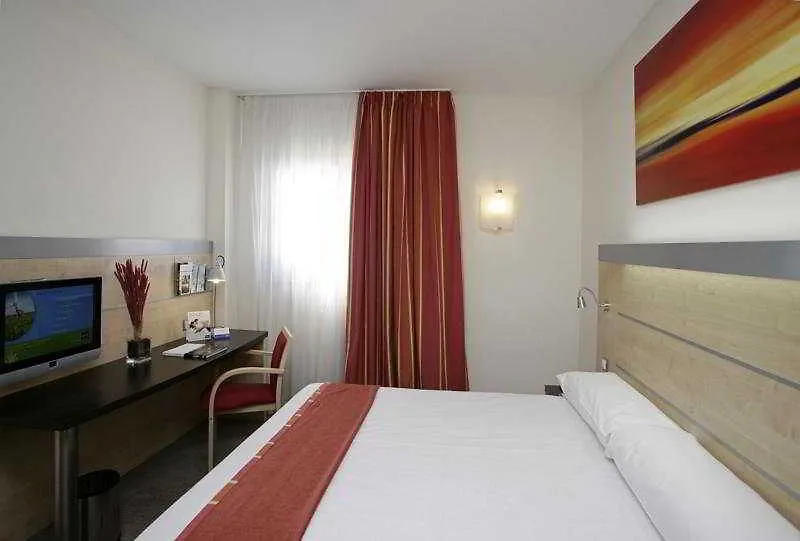 *** מלון Holiday Inn Express Barcelona City 22@ By Ihg ספרד