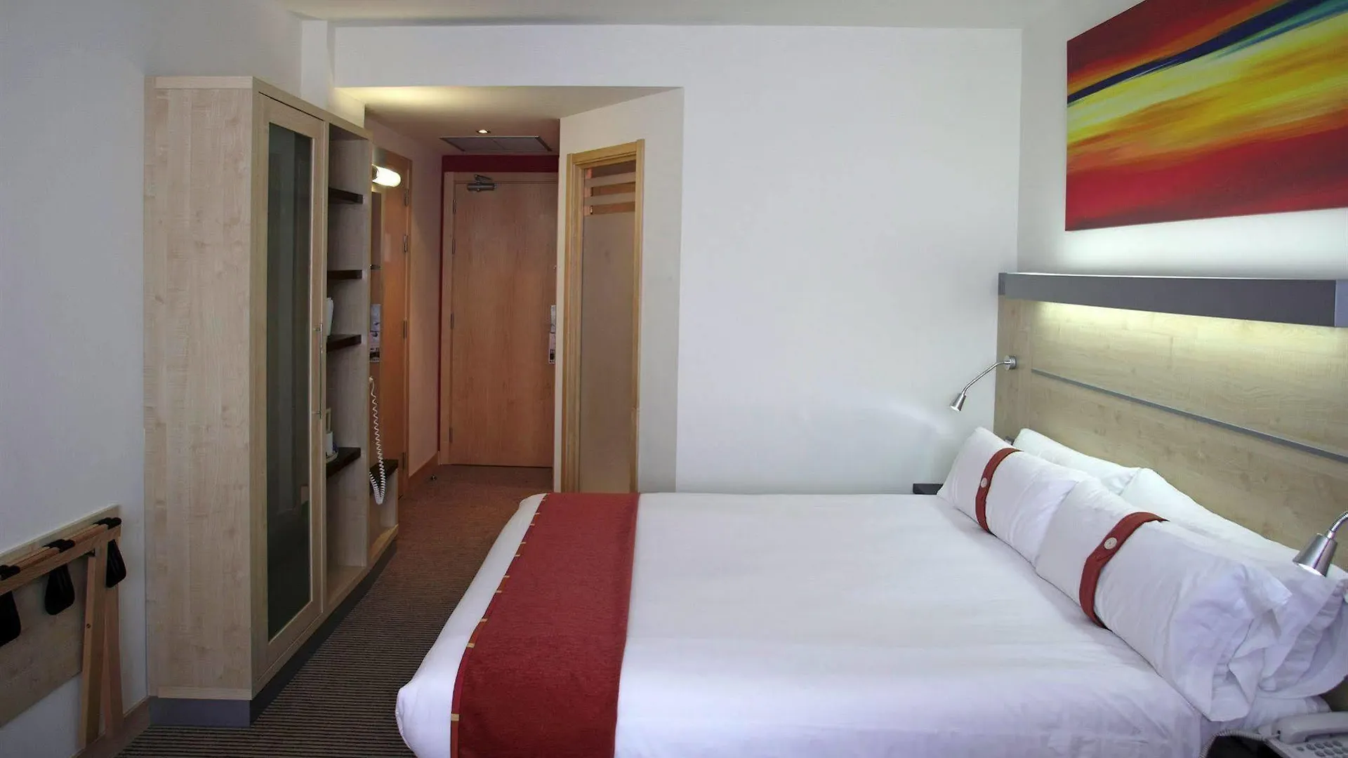 Holiday Inn Express Barcelona City 22@ By Ihg מלון
